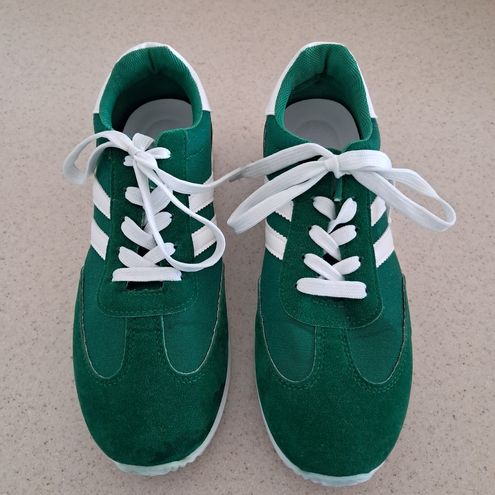 Stylish Green Women's Sneakers - Picture 4 of 5